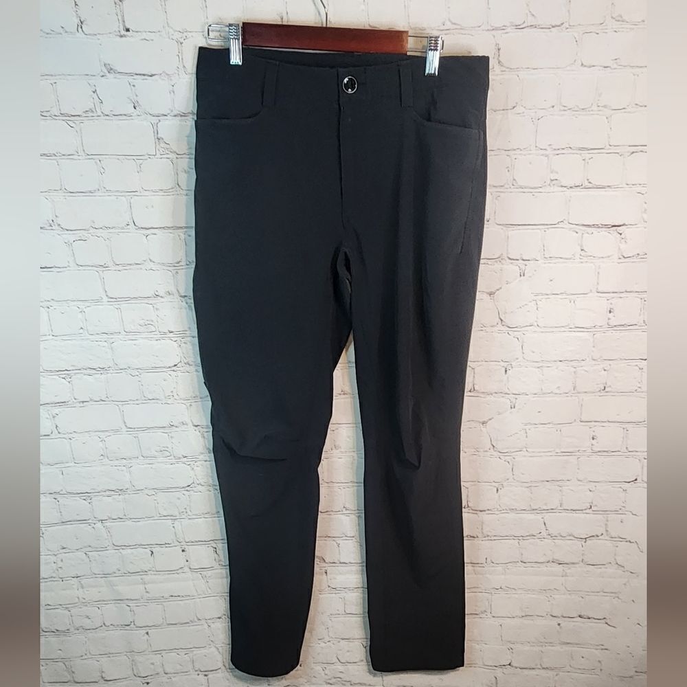 Men's Under Armour chino pants, size 32 X 32